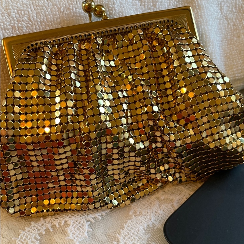Glamorous Derma mesh Gold Sequin Clutch - Picture 3 of 9